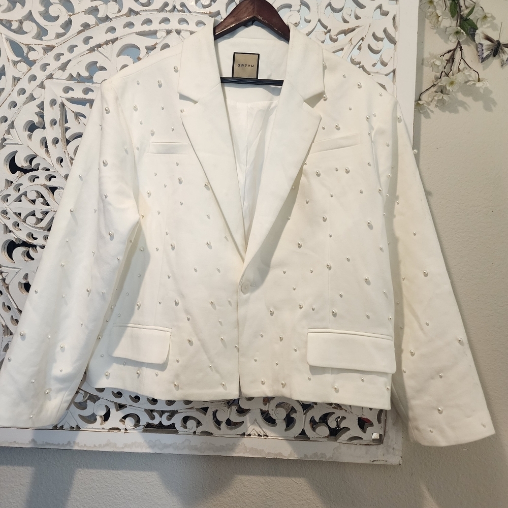 ORTTU NAOKI JACKET PEARLS LOSS FIT RETAIL $295 Color: Off-white NWOT ONE SIZE